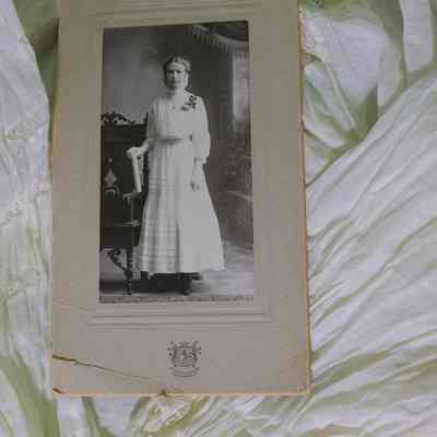 F: 1906 Communion