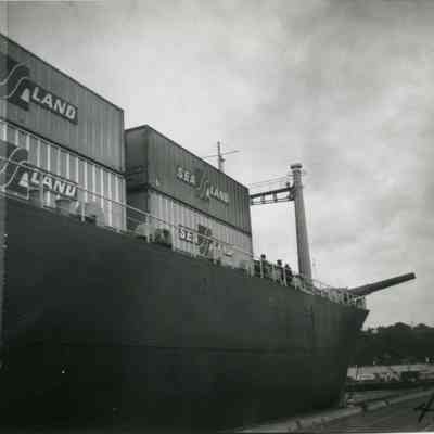 Gun Tube Arriving in Seattle