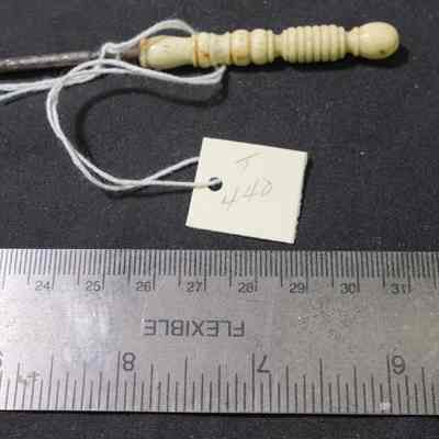 Buttonhook