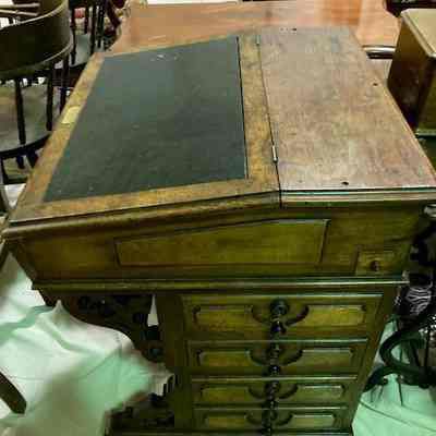 Swift Legislative Desk