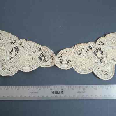 482 - collar, ivory handmade, take lace