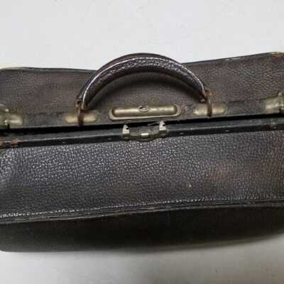 Embalming kit closed: Copyright: 7