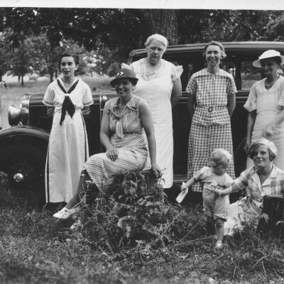 Holly, Edna, Amelia, Bessie, Nancy, Hannah Timming: Bigfoot, IL July 4, 1937