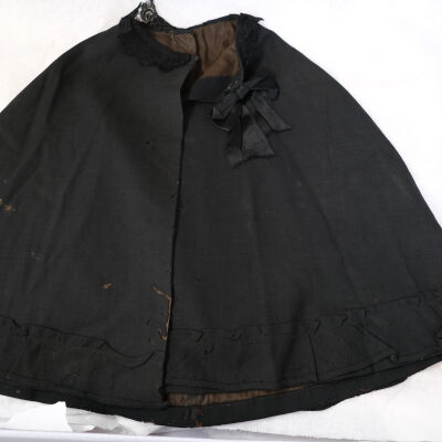1880 Short Shoulder Capelet