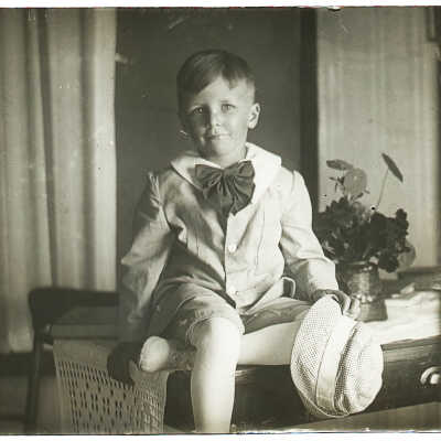 Little boy posed: Origsize: 3.25x4; Origformat: Other