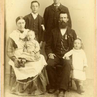 Photograph, William and Susan Weedin Family Photo. See photo description to identify family members. Acc. # 2019.024.096