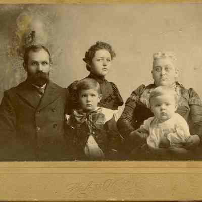 George and Annie Izett (before Louise): Photo by: Kirk & Hansen, Everett, Wash.