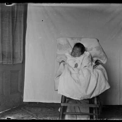 Baby: Origsize: 4x5; Origformat: Negative