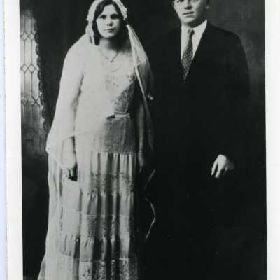 Photograph, John and Jo Helbeeduik Nienhuis. Wedding photo. Acc.#2019.012.199