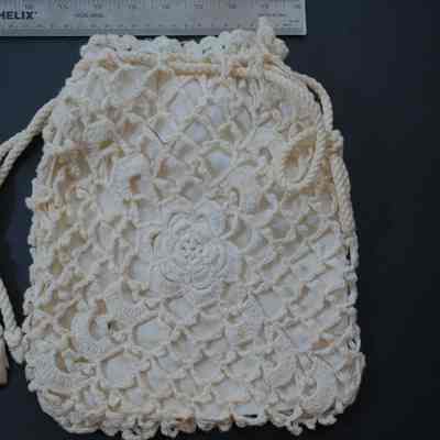 2023.dpw.328 - white crochet, lined