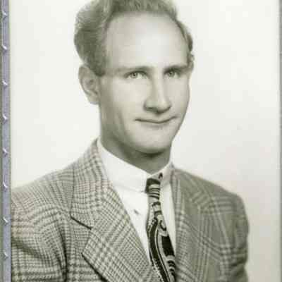 184 - George Robert Izett - age 17: Roberts Photography, 2422 West 6th St, Los Angeles, CA