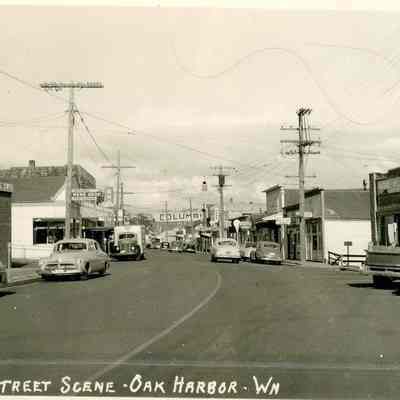 Oak Harbor Street Scene - Postcard