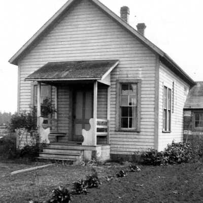 Early schoolhouse on Kellogg farm