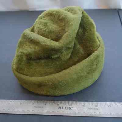 521 - hat, green fur felt