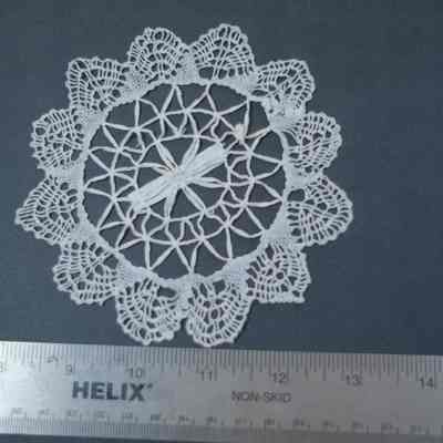 441 - doily, round, white, 5" lace