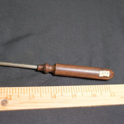 Buttonhook