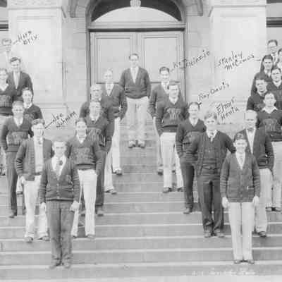 129 - University of Washington Big W Club: Herm Brix, Joe Johnson, Ken McKinzie, Ray Davis, Elmer Hoota, Stanley McComas, W. LaBrash