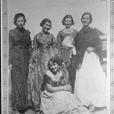 130 - Back Row: Marcella Morse (Swayne), Harriet Race, Margaret Rosefield, Myrille Rosenfield: Front: Aileen Benson
