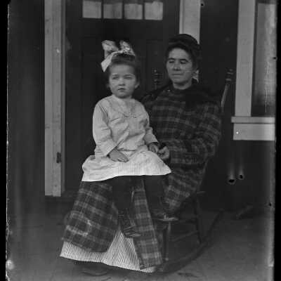 Mother and daughter: Origsize: 4x5; Origformat: Negative