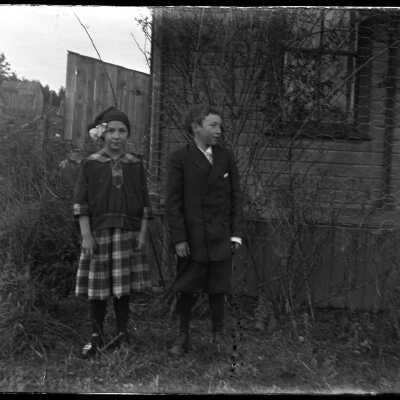 Girl and boy: Origsize: 4x5; Origformat: Negative