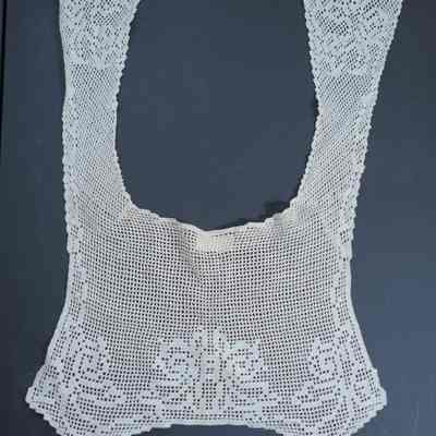 480 - large white crochet collar