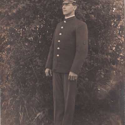 Soldier posing infront of tree: Origsize: 3.5x5.5; Origformat: Print-Photographic