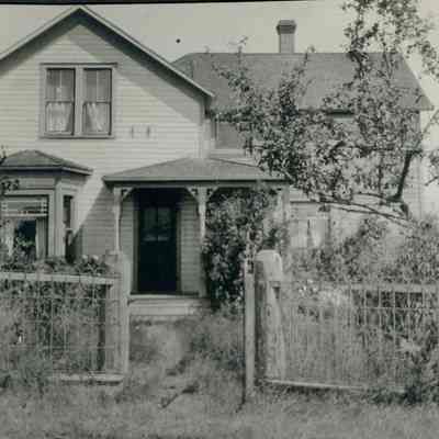 George Izett Farm house - 1916