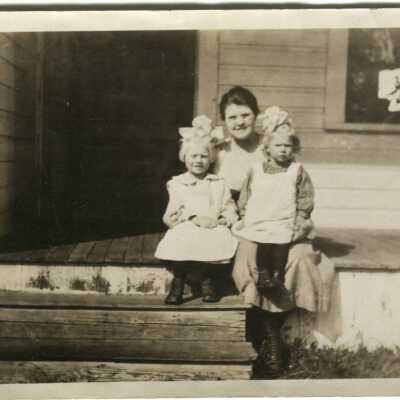 Photograph, Bertha Morris Cummings, Dorothy Morris, Francis Morris 1921. Acc#2019.012.058a