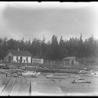 House on the beach, driftwood: Origsize: 4x5; Origformat: Negative