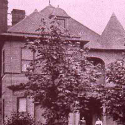 Two Women and a House