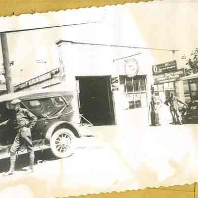 AT 924 - Luke Holtgeertz & "jitney" Oak Harbor, early 1920s: Rt - Allen Vanderzecht & Harry Fakkema's school bus in front of Fakkema garage