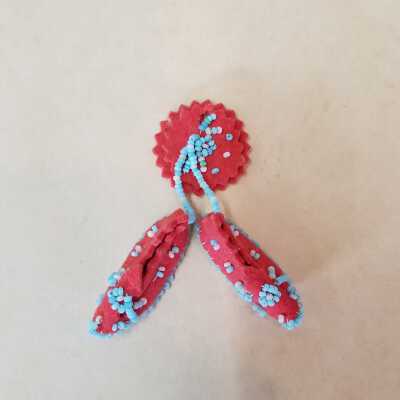 Beaded moccasin trinket: Origsize: 1x3