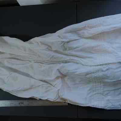 424 - white cotton slip
