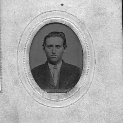 Silas ? Hesselgrave, Dad H at age 19 years old: South Front St.