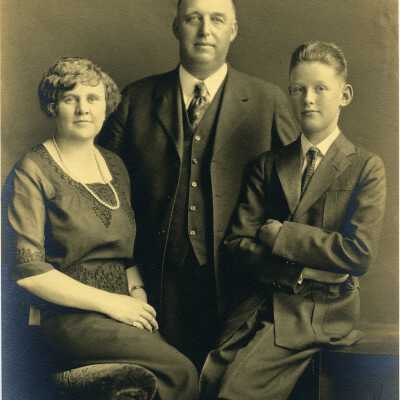 Photograph, The Weedins in 1920, Athaleen and Luther Weedin and son Harrington Weeden. Acc. # 2019.024.106