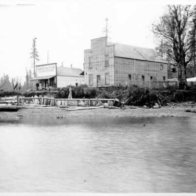 Harbor Cash Store - Freeland