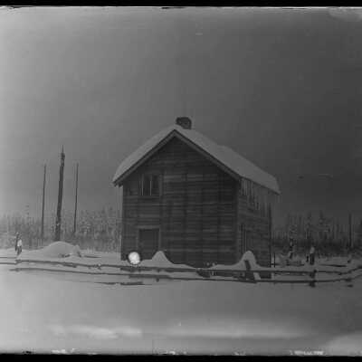 Old house in the snow: Origsize: 4x5; Origformat: Negative