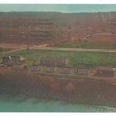 Hand's By The Lake Motel Court