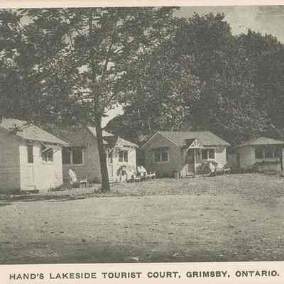 Hand's Lakeside Tourist Court