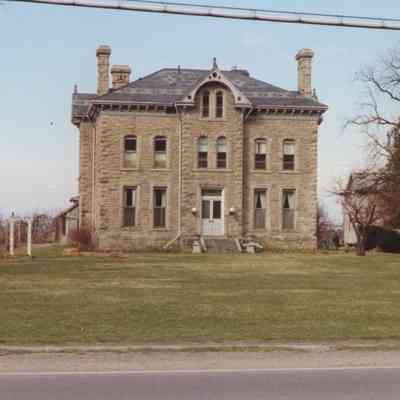 P2000-01-23-129: Photo taken March 1990