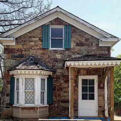 The Seamstress Cottage - 99 Main Street West