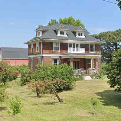 Two Century Smith Farm - 400 Main Street West