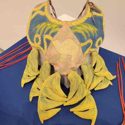 Necklace with Stuffed Palm Leaves