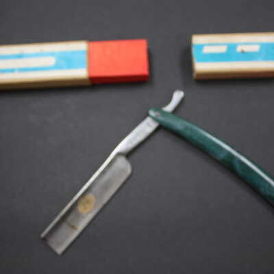 Razor, Straight