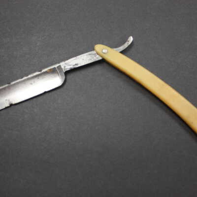 Razor, Straight