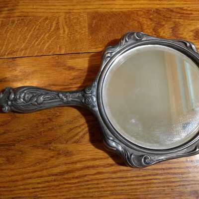 Mirror, Hand