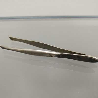 Tweezers