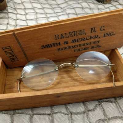 Eyeglasses