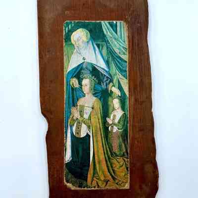 Cuban artisan-market plaque — printed reproduction of a French late-Gothic devotional painting (St. Anne with a crowned woman and a younger female figure), mounted on wood
