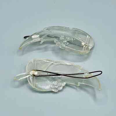 Name Pair of clear plastic leaf-form hair barrettes